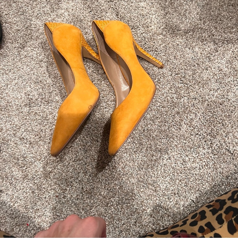 Mustard yellow colored size 8 White House black market